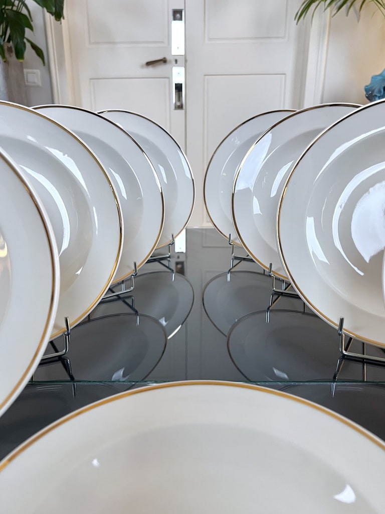 service-assiettes-creuses-soupe-porcelaine-ancienne-filet-or-ton-ivoire-dore-art-de-la-table-moderne-brocante-antiquites