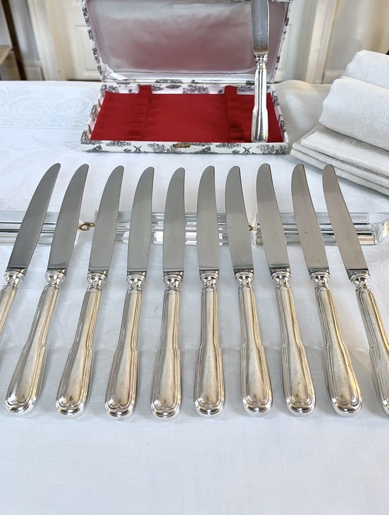 service-couteaux-anciens-modele-filets-metal-argente-lame-inox-menagere-20e-siecle-brocante-antiquaire