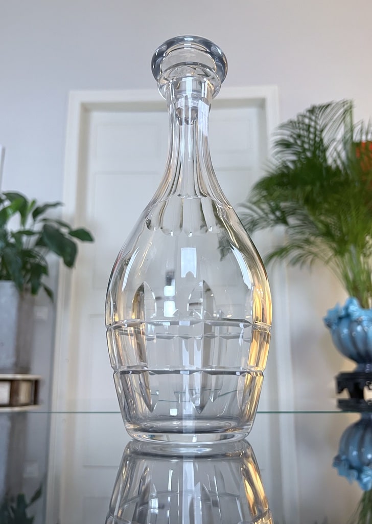 carafe-a-eau-vintage-en-verre-cisele-avec-bouchon-art-de-la-table-accessoires-vintage-brocante-antiquaire-france
