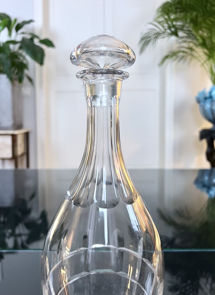 bouteille-carafe-a-eau-ancienne-en-verre-cisele-avec-bouchon-art-de-la-table-vaisselle-moderne-brocante-antiquaire