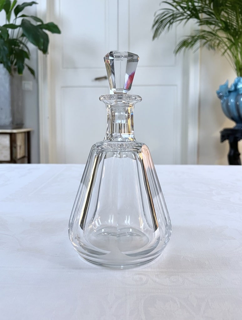 carafe-en-cristal-taille-cotes-plates-baccarat-art-de-la-table-francais-antiquaire-brocante-bouteille-ancienne