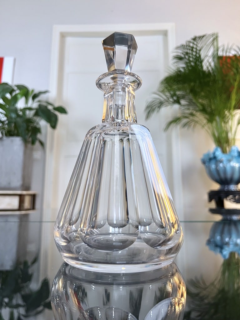 carafe-en-cristal-baccarat-eau-vin-bar-taille-cotes-plates-verrerie-francaises-brocante-antiquaire