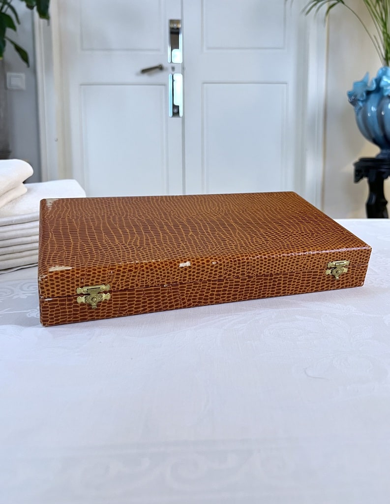 coffret-ecrin-boite-couverts-anciens-menagere-antiquaire-brocante