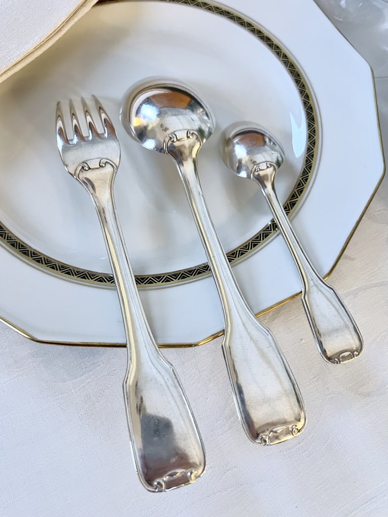 fourchette-cuillere-potage-cuillere-dessert-argenterie-vintage-style-moderne-1940-coffret-ecrin-rangement-couverts-brocante-antiquites