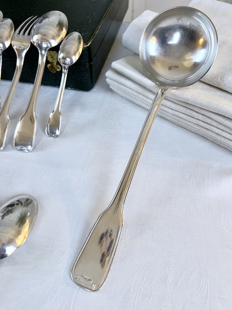 louche-de-service-metal-argente-couverts-anciens-orfevre-frionnet-vaisselle-moderne-antiquaire-brocante-art-de-la-table