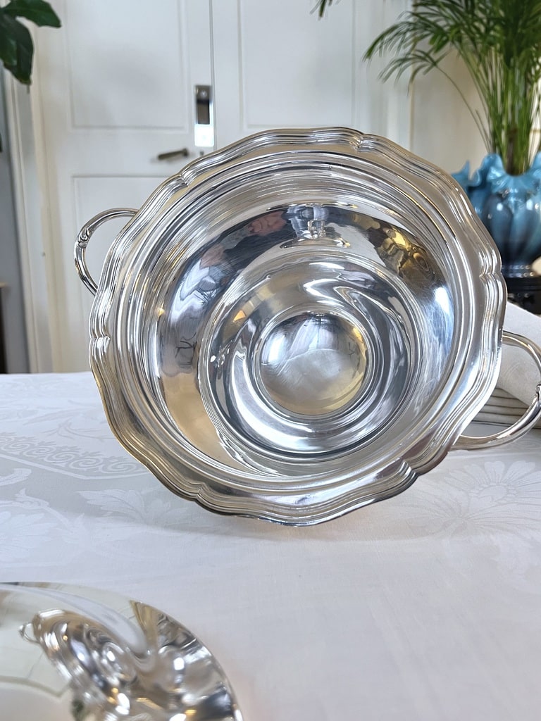 soupiere-vintage-en-maillechort-argenterie-ancienne-service-de-table-presentation-brocante-antiquaire