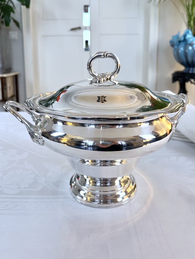 soupiere-vintage-en-maillechort-argenterie-piece-de-forme-antiquaire-art-de-la-table-20e-siecle-brocante