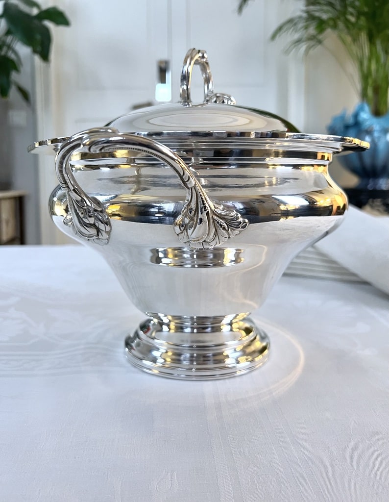 soupiere-vintage-maillechort-argenterie-decor-classique-feuillage-piece-de-forme-antiquites-brocante-20e-siecle