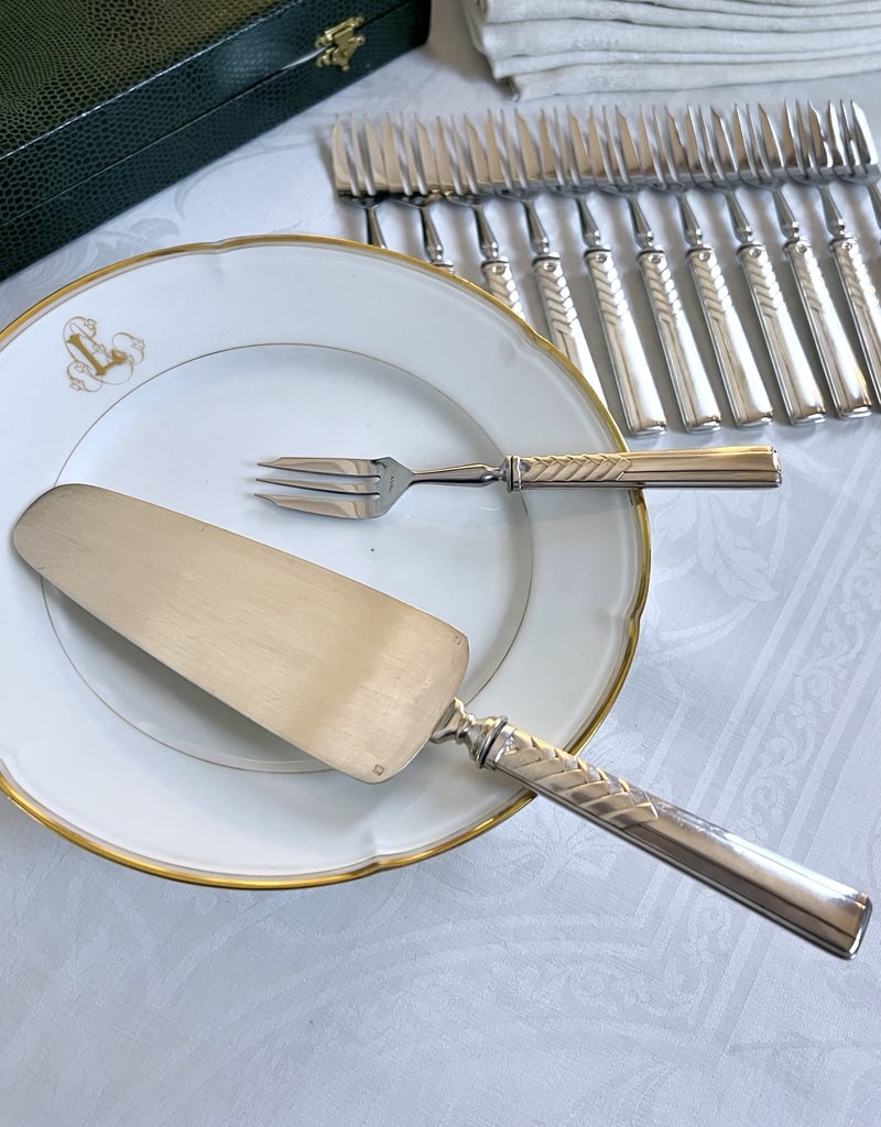 couverts-a-dessert-fourchettes-a-gateau-en-argent-pelle-a-tarte-antiquaire-brocante