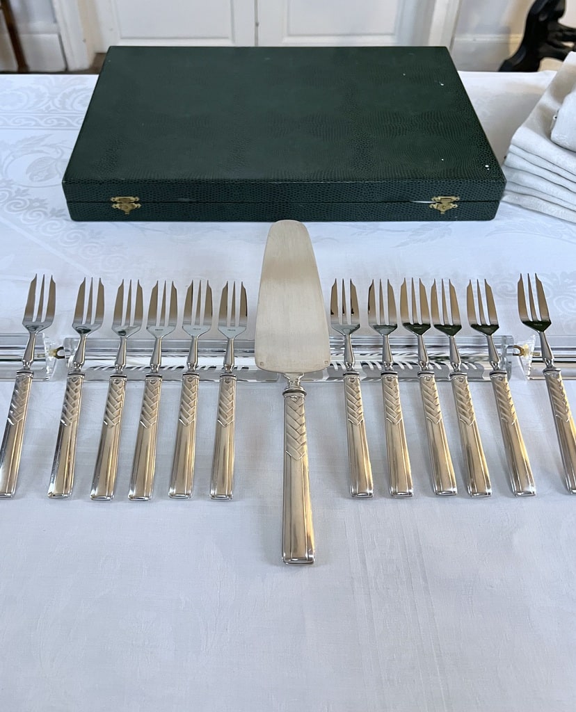 service a dessert couverts en argent vaisselle art deco style moderne antiquaire brocante art de la table 20e siecle