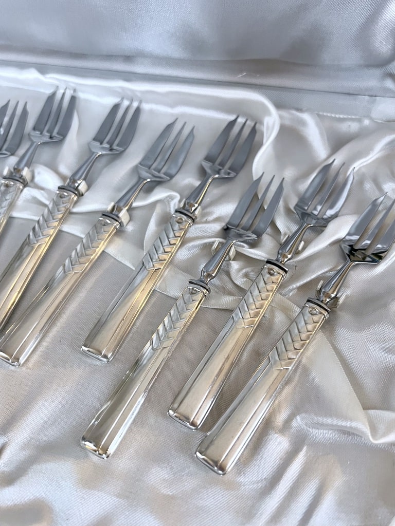 fourchettes-a-dessert-argent-et-inox-service-couverts-a-dessert-menagere-vintage-style-moderne-brocante-antiquaire
