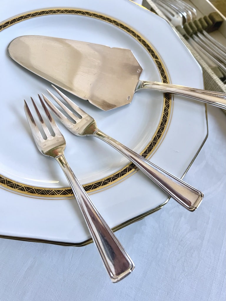fourchettes-a-gateau-pelle-a-tarte-art-deco-metal-argente-vaisselle-moderne-couverts-anciens-brocante-vintage-antiquaire