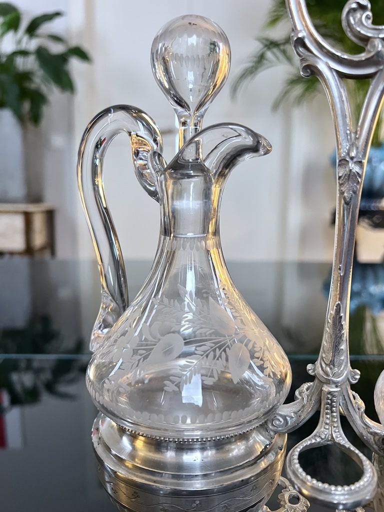 huilier-serviteur-verre-souffle-et-decor-grave-art-de-la-table-style-louis-XV-20e-siecle-antiquaire-art-de-la-table-brocante
