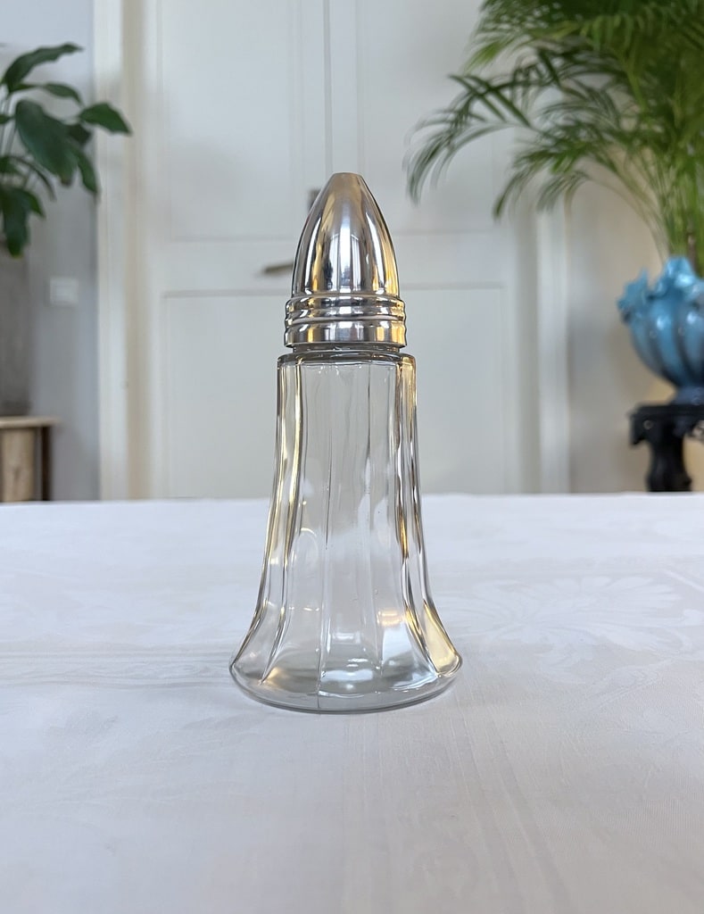 sucrier-saupoudreuse-a-sucre-en-poudre-en-verre-et-bouchon-metal-argente-brocante-accessoire-de-service-vaisselle-vintage