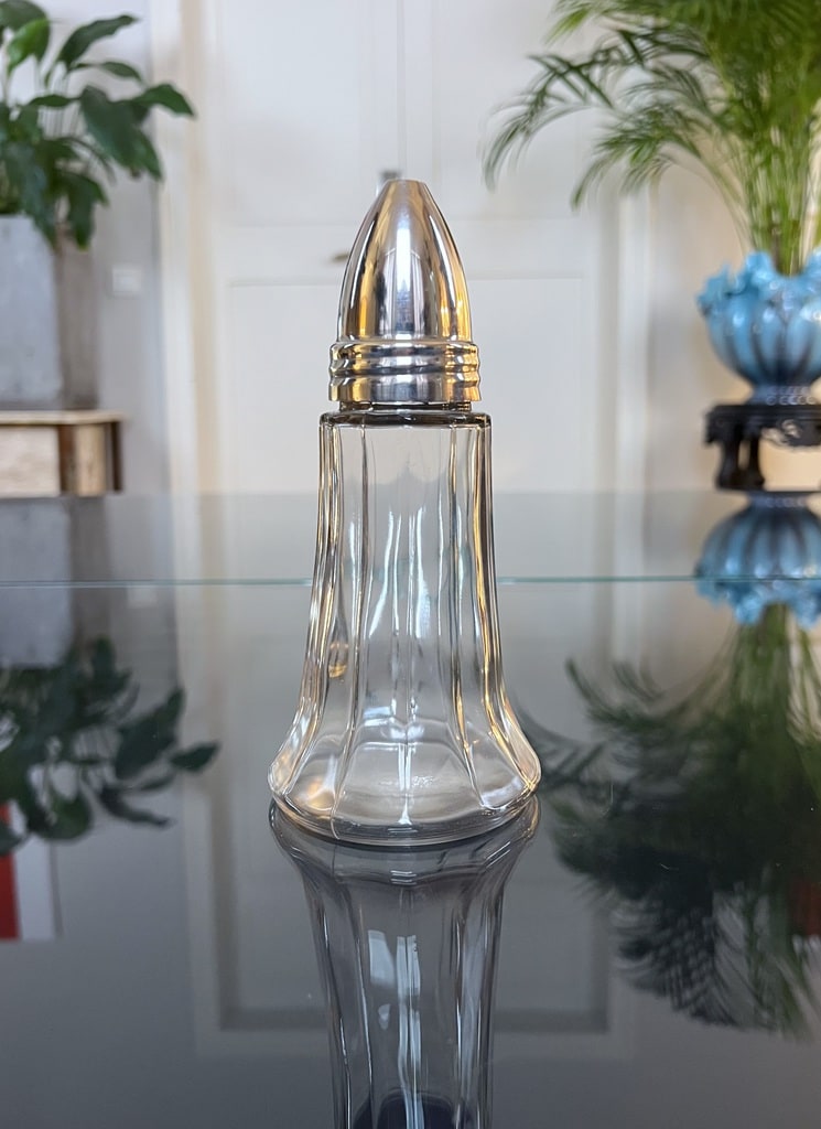 saupoudreuse-a-sucre-sucrier-metal-argente-accessoire-de-service-dessert-art-de-la-table-brocante-vintage
