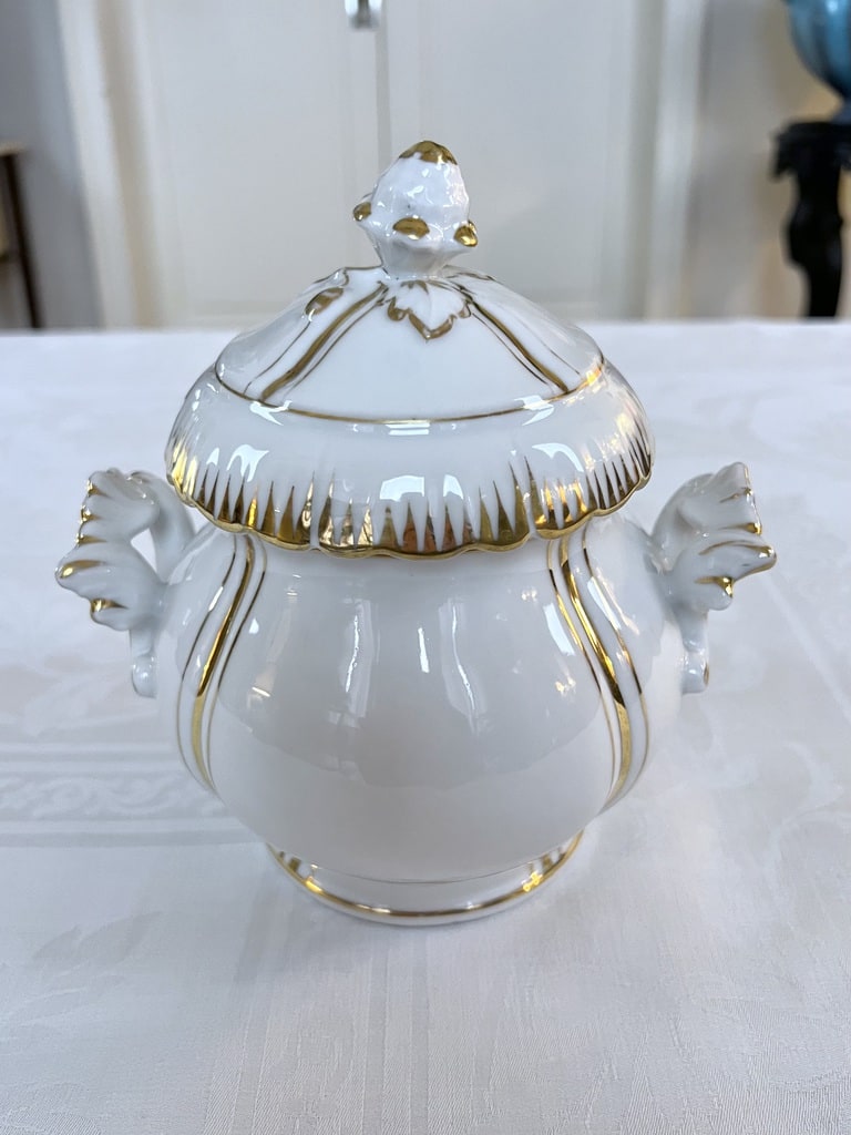 sucrier-en-porcelaine-vieux-paris-decor-or-fin-service-the-cafe-19e-siecle-art-de-la-table-france-antiquaire
