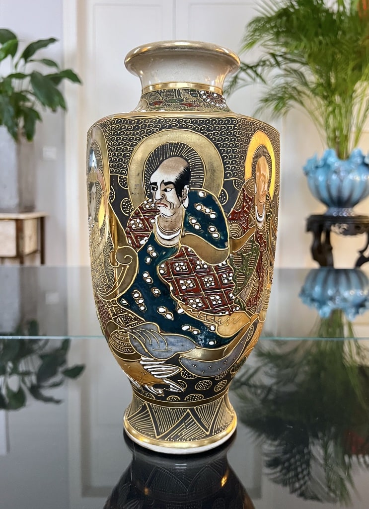 vase-emaille-polychrome-decor-emaille-et-dore-personnages-decoration-antiquaire-brocante-vintage