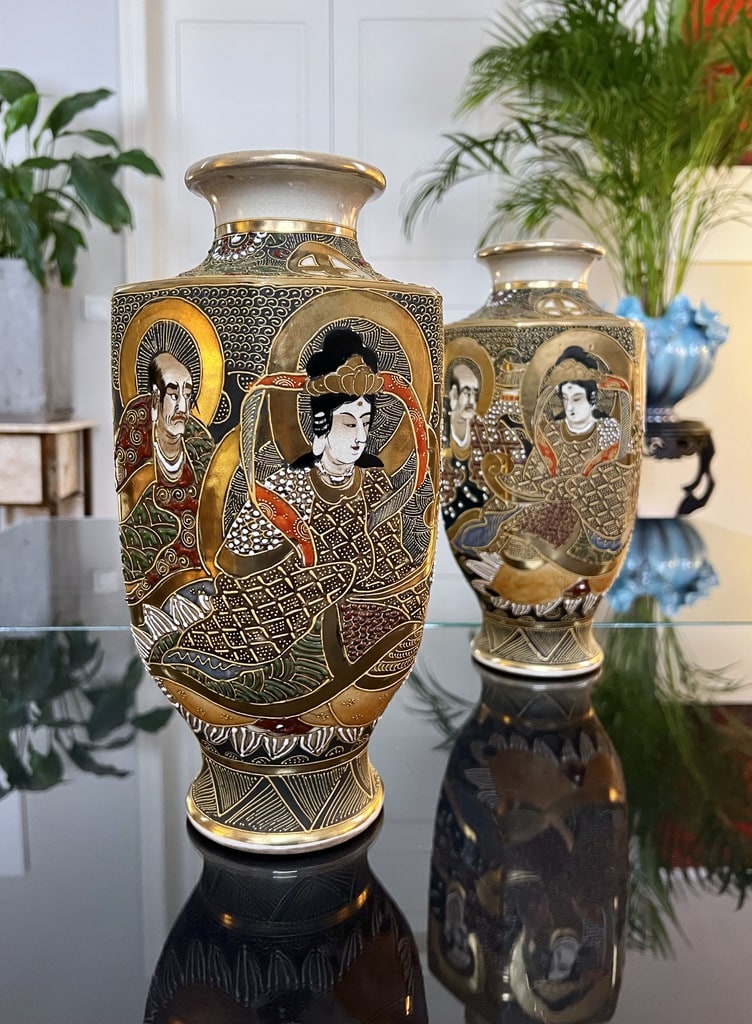 paire-de-vases-japonais-satsuma-decor-polychrome-et-or-fin-email-moriage-decoration-asiatique-antiquaire-brocante