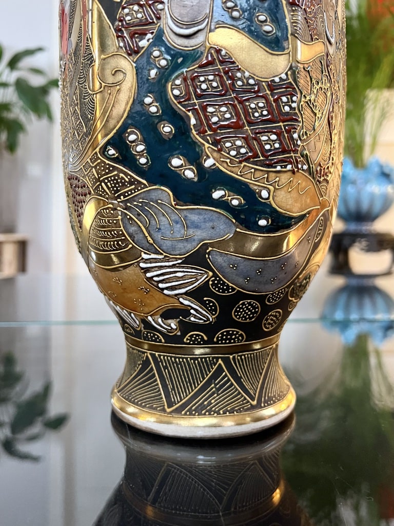 vase-japonais-satsuma-decor-polychrome-emaille-et-or-fin-deocration-interieure-20e-siecle-style-asiatique