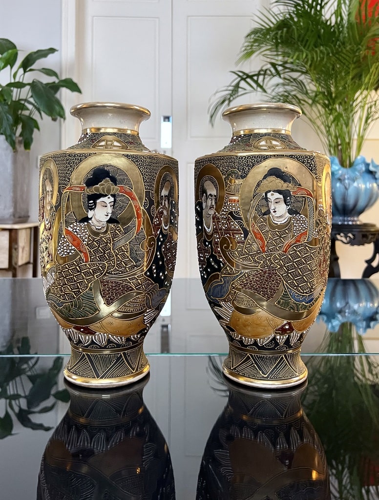 vases-japonais-satsuma-emaille-et-dore-technique-moriage-fin-19e-début-20-siecle-antiquaire-brocante-decoration-interieure