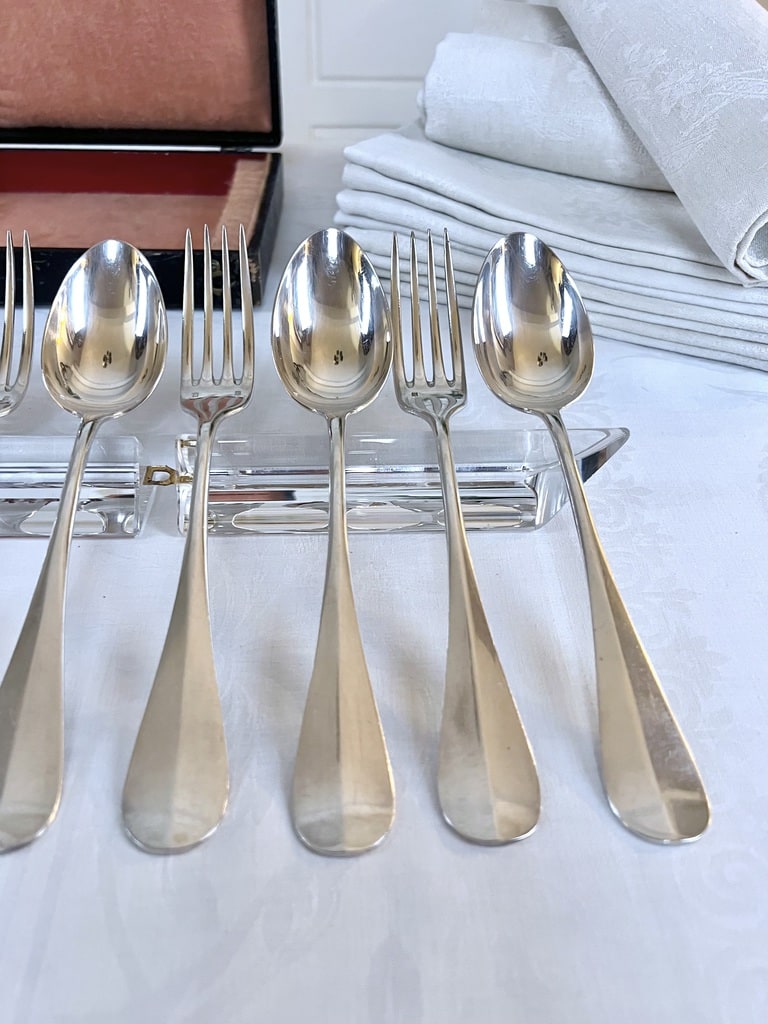 cuilleres-potage-fourchettes-menagere-ancienne-metal-blanc-couverts-vintage-brocante-antiquaire