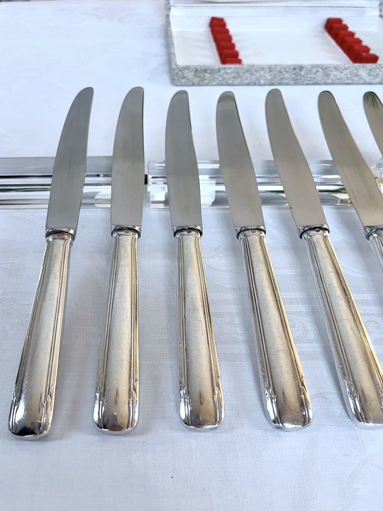 couteaux-anciens-manche-metal-argente-lames-inox-coffret-ecrin-menagere-art-deco-brocante-antiquaire