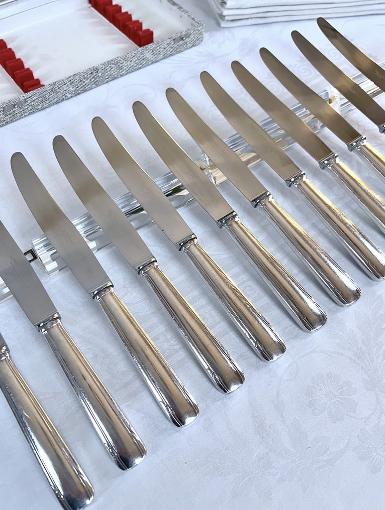 couteaux-anciens-menagere-art-deco-metal-argente-lames-inox-coffret-ecrin-brocante-antiquaire