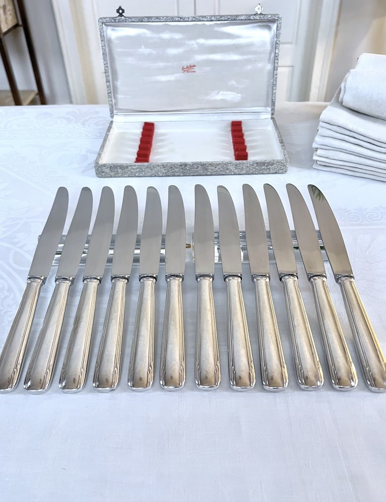 12 Couteaux De Table Art Déco – Métal Argenté – Occasion – Lot Complet