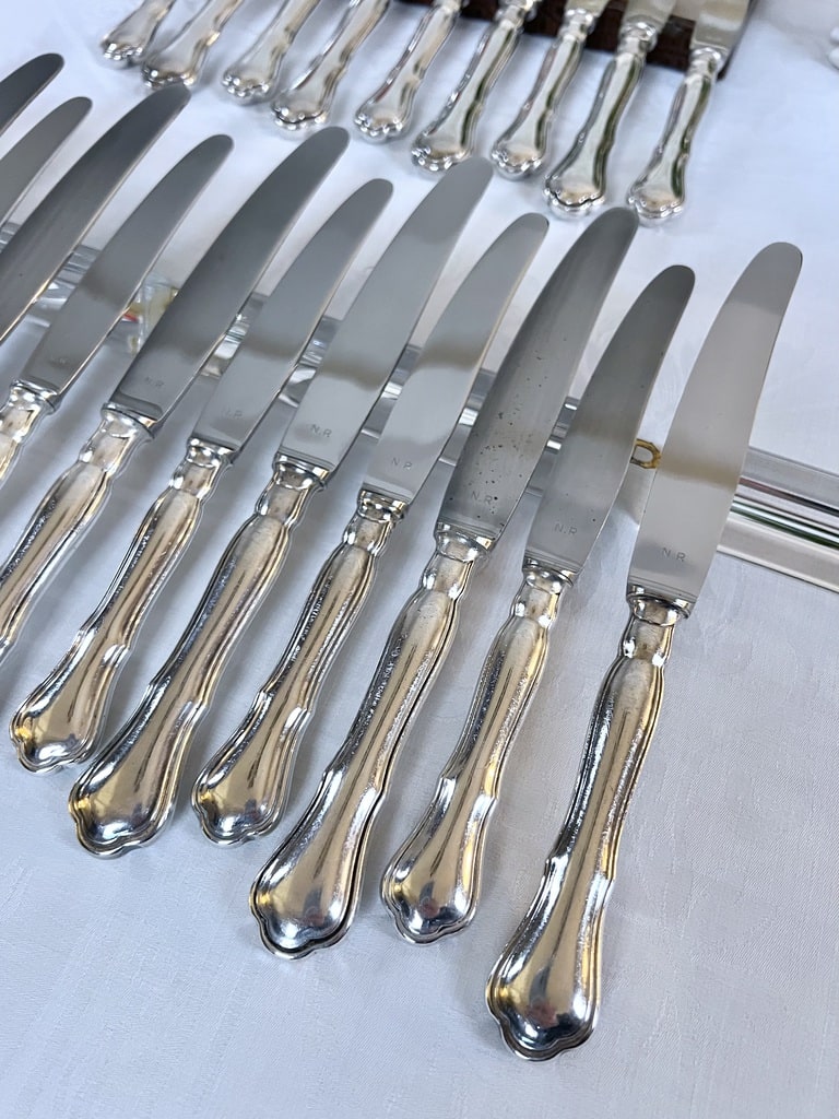 couteaux-entremets-couteaux-de-table-metal-argente-lames-inox-coffret-ecrin-couverts-art-de-la-table-antiquaire-brocante