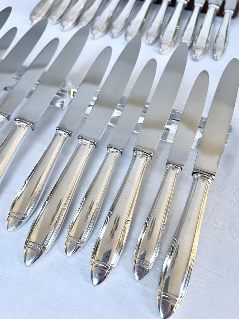 MÉNAGÈRE 12 COUTEAUX Métal argenté et lame Inox EUR 175,00 - FR