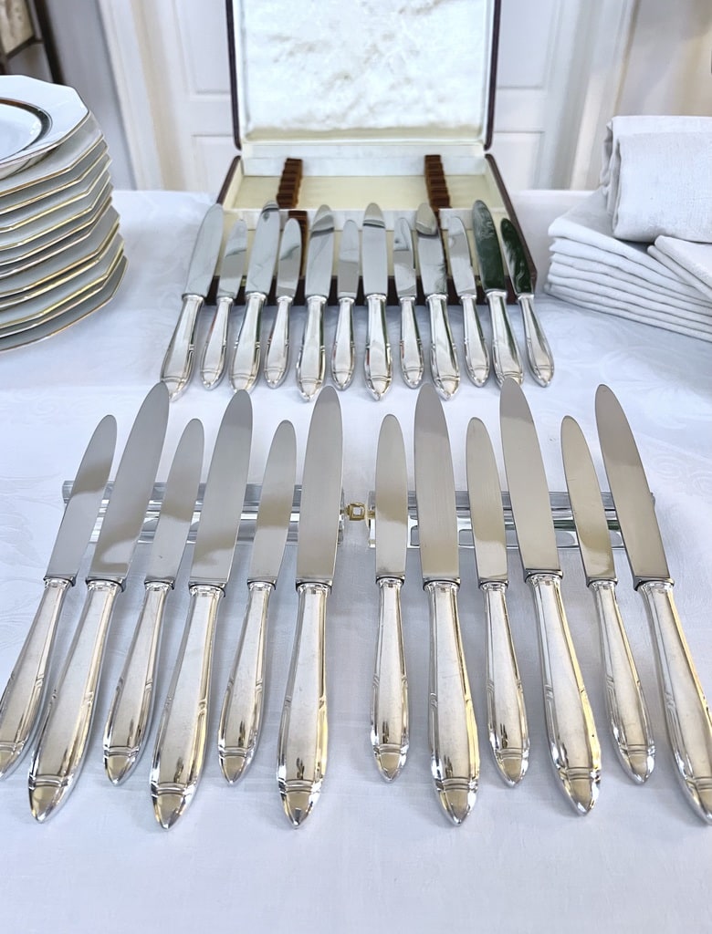 menagere-art-deco-metal-argente-couteaux-viande-entremets-lames-acier-inoxydable-orfevre-orbrille-antiquaire-brocante-art-de-la-table