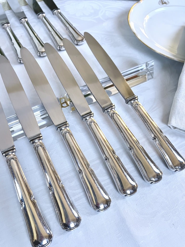 couteaux-metal-argente-modele-filets-lames-acier-inoxydable-menagere-vintage-couverts-anciens-argenterie-brocante-antiquaire