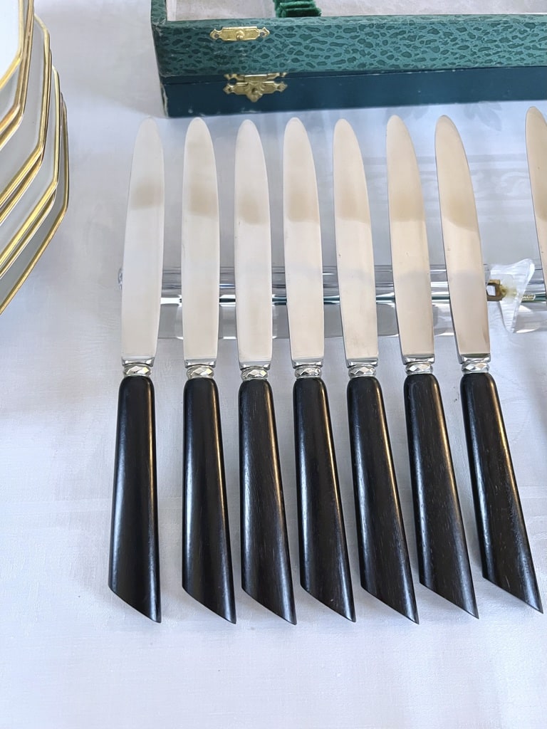 coffret-couteaux-anciens-art-deco-style-moderne-ebene-metal-argente-inox-couverts-anciens-vaisselle-vintage-brocante-antiquaire-france