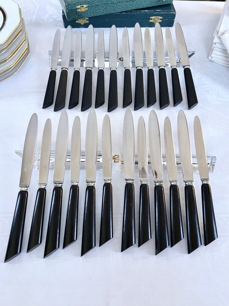 couteaux-de-table-entremets-ebene-metal-argente-lames-inox-coffret-ecrin-vaisselle-vintage-courverts-art-deco-brocante-antiquaire