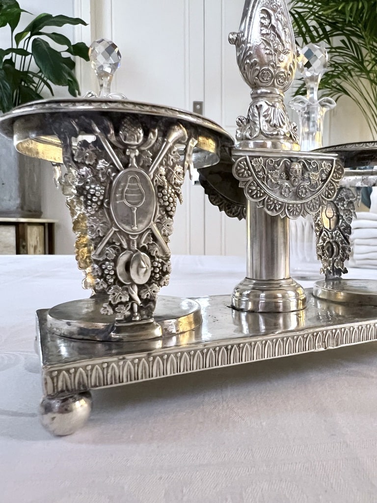serviteur-ancien-en-regule-argente-decor-embouti-huile-vinaigre-argenterie-ancienne-brocante-antiquaire