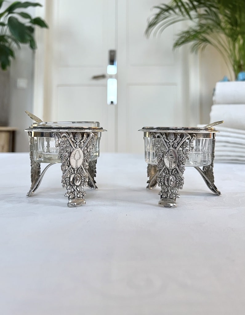 salerons-anciens-regule-argente-et-verre-soufflé-sel-poivre-art-de-la-table-service-anciens-brocante-antiquaire