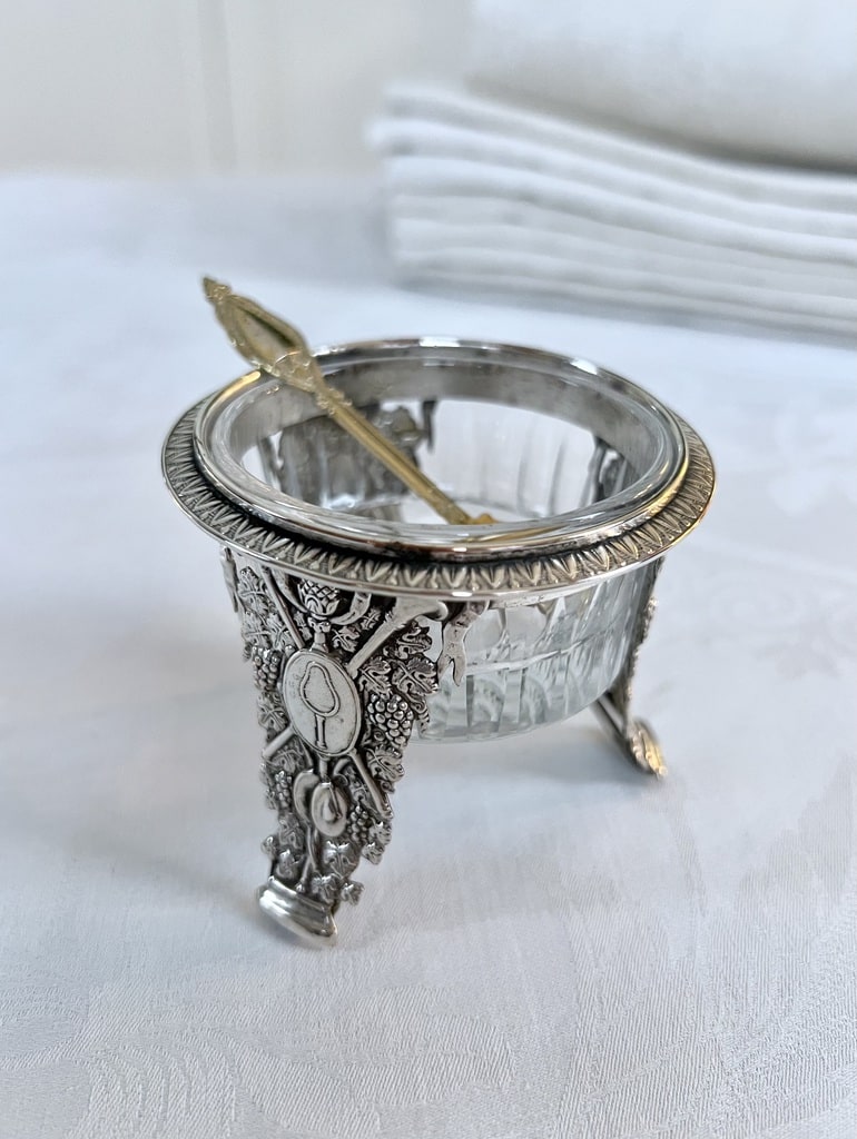 salerons-sel-poivre-anciens-art-de-la-table-regule-argente-et-verre-souffle-cuillere-vermeil-art-de-la-table-argenterie-antiquaire-brocante-vaisselle