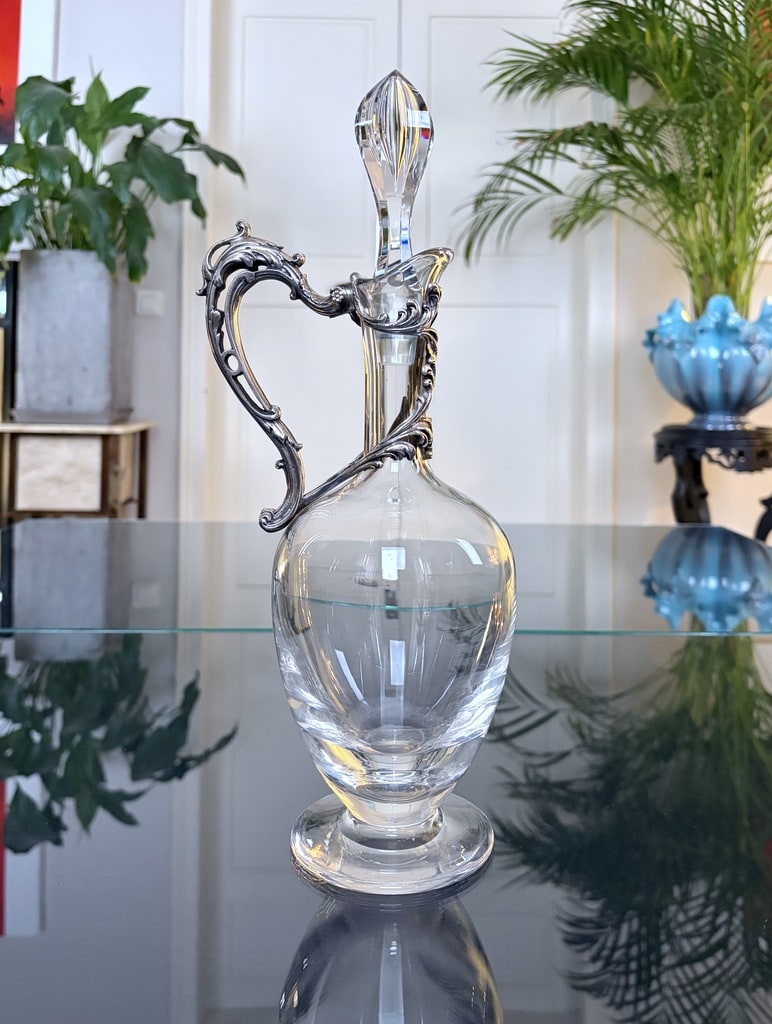 aiguiere-carafe-eau-vin-en-cristal-de-lorraine-poignee-decor-feuillage-acanthe-metal-argente-art-de-la-table-vintage-brocante-antiquaire