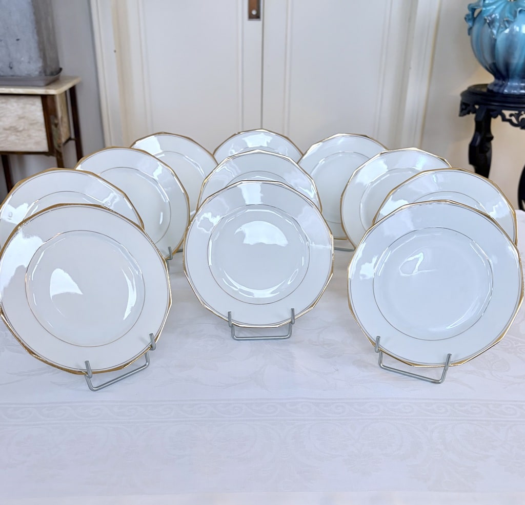 assiettes-a-dessert-ancienne-porcelaine-blanche-filets-or-dore-service-de-table-fin-19e-siecle-pans-coupes-antiquaire-brocante