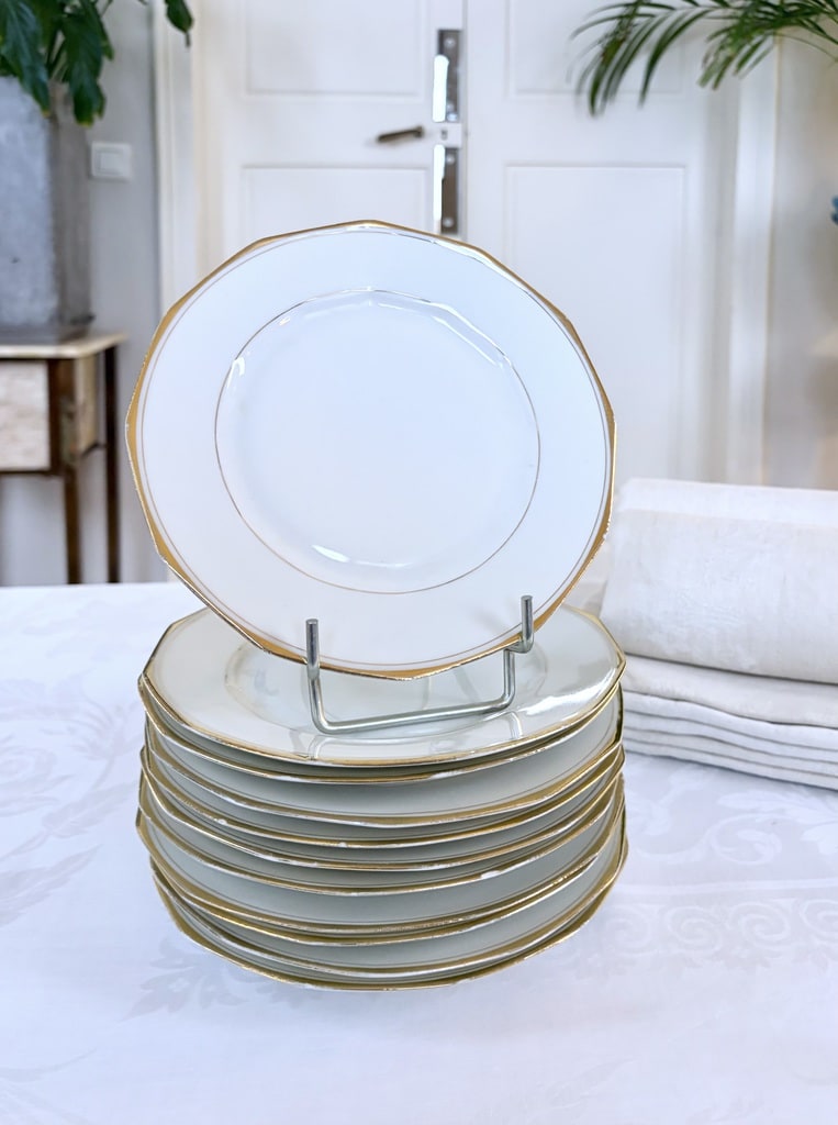 service-assiettes-dessert-anciennes-porcelaine-blanche-filet-or-service-de-table-antiquaire-art-de-la-table