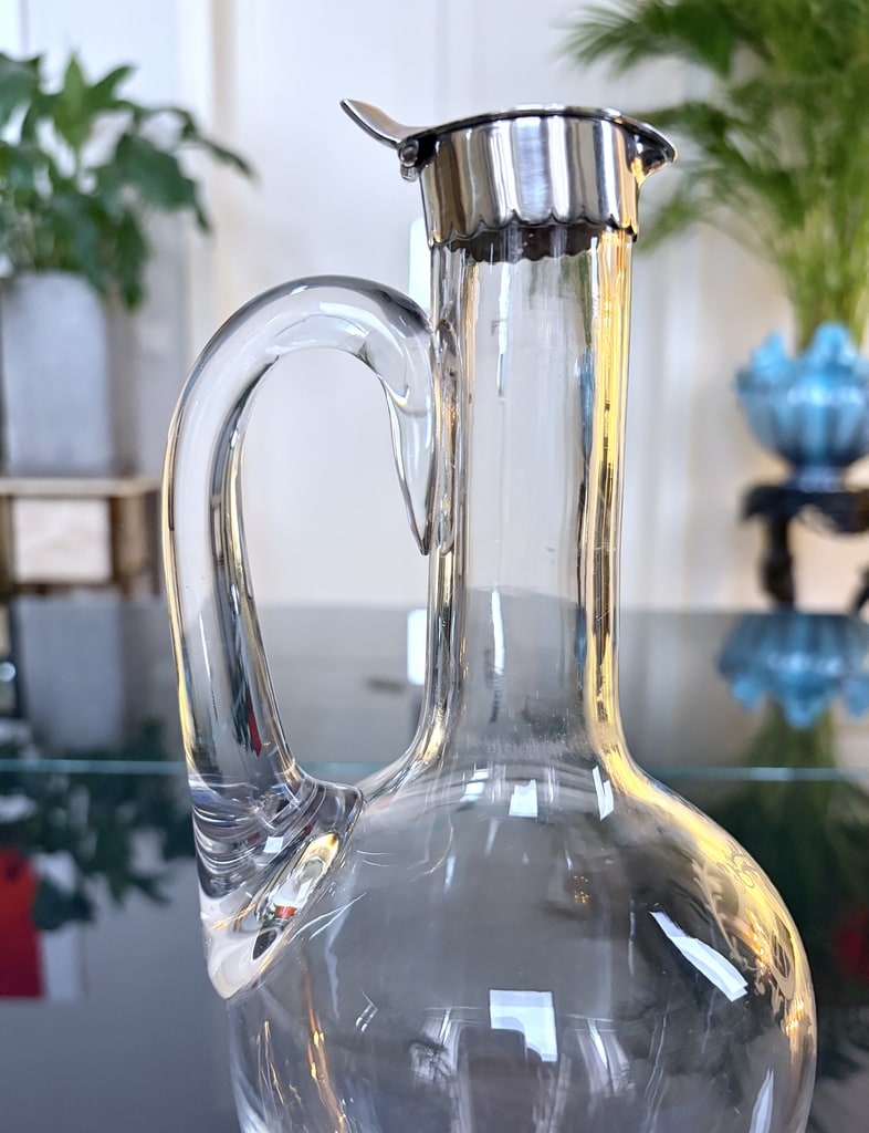 carafe-ancienne-aiguire-eau-vin-cristal-grave-et-metal-argente-art-de-la-table-19e-siecle-antiquaire-brocante-en-ligne