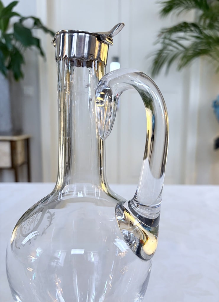 aiguiere-en-cristal-grave-initiales-monogrammes-bouchon-metal-argente-vaisselle-art-de-la-table-19e-siecle-antiquaire-brocante