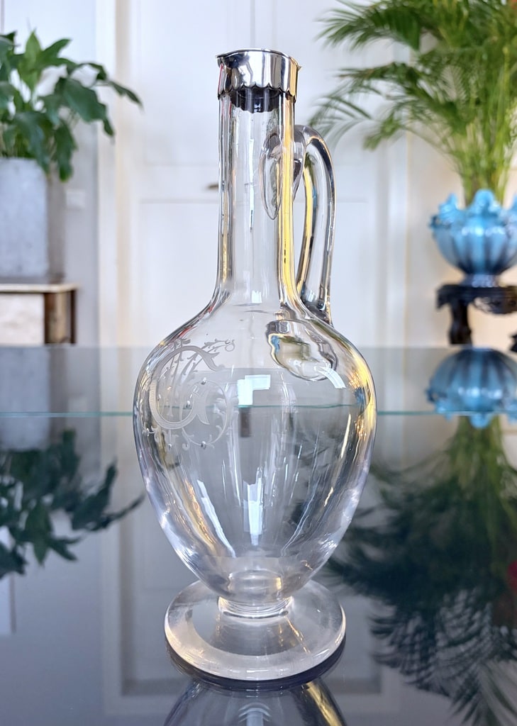 aiguiere-en-cristal-et-metal-argente-monogrammes-initiales-carafe-eau-vin-art-de-la-table-france-19e-siecle-brocante-antiquaire