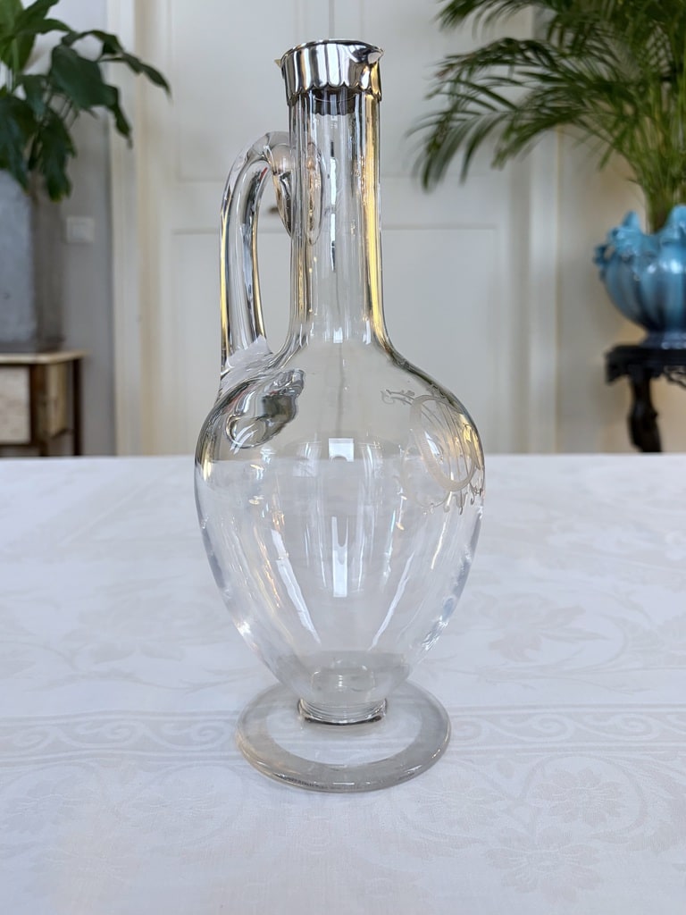 aiguiere-en-cristal-grave-initiales-bouchon-metal-argente-carafe-eau-vin-antiquites-brocante-art-de-la-table-19e-siecle