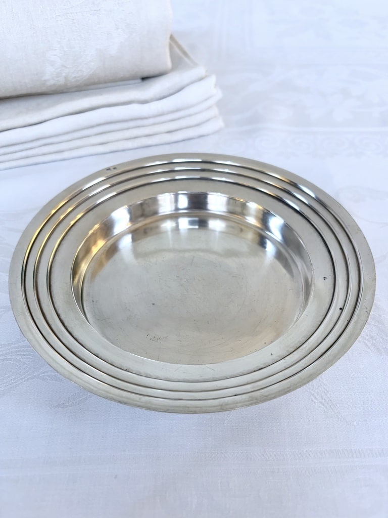 dessous-de-carafe-en-metal-argente-piece-de-forme-ancienne-art-de-la-table-brocante-antiquaire-france