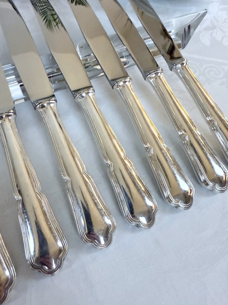 couteaux-en-metal-argente-vintage-modele-filets-style-classique-francais-art-de-la-table-vaisselle-brocante