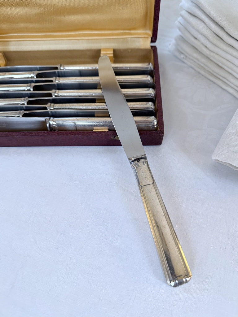 couteaux-art-deco-metal-argente-et-inox-menagere-art-de-la-table-vintage-vaisselle-brocante-antiquaire