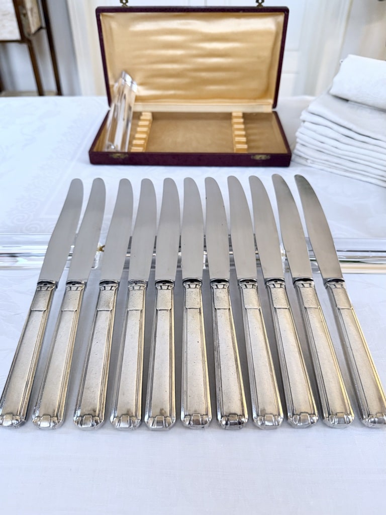 couteaux-art-deco-manche-metal-argente-lames-inox-menagere-moderne-20e-siecle-brocante-antiquaire
