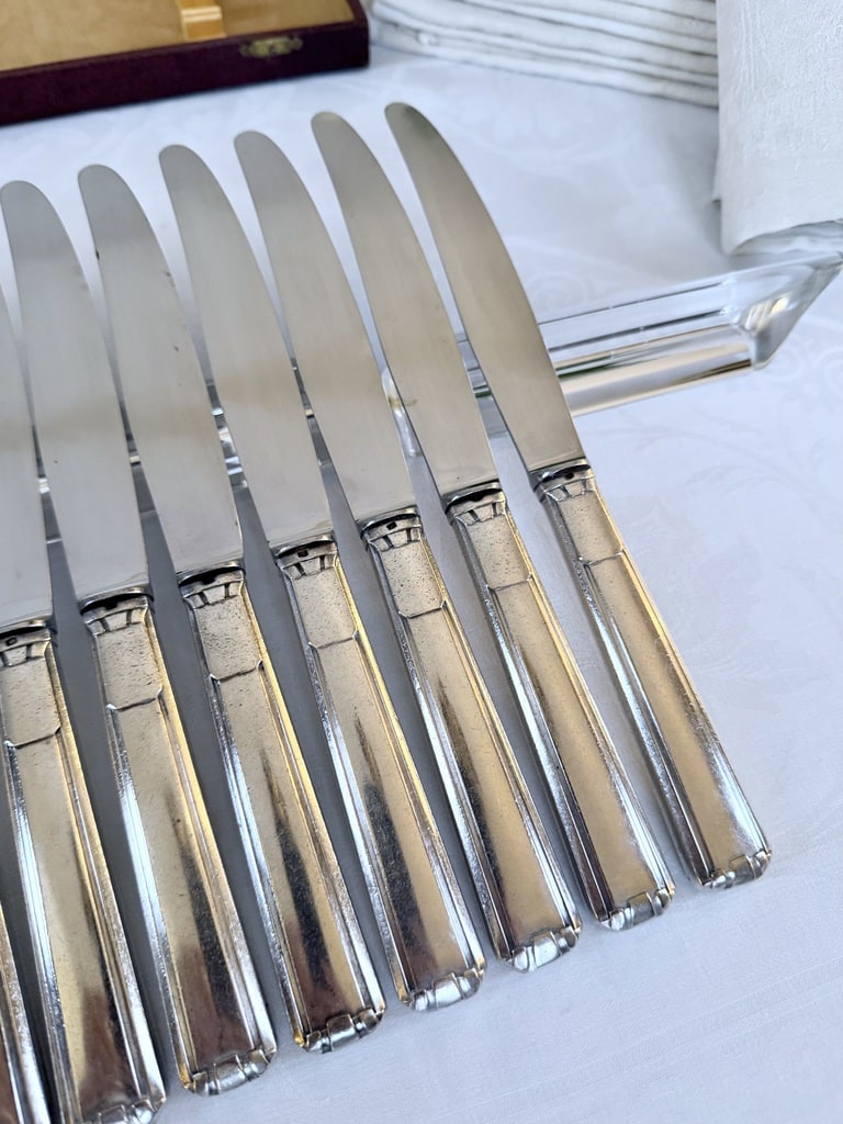 couteaux-manche-metal-argente-style-moderne-couverts-art-deco-art-de-la-table-brocante-antiquaire