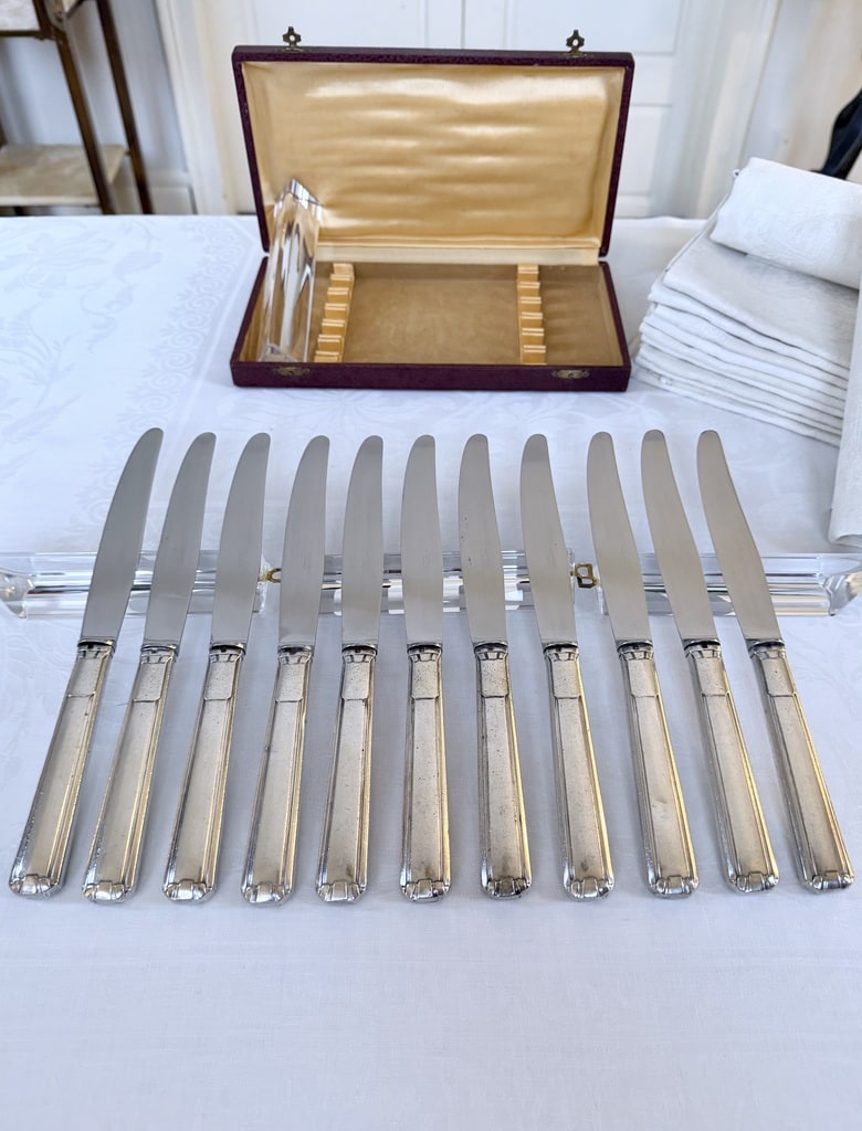 couteaux-anciens-style-art-deco-couverts-modernes-metal-argente-art-de-la-table-brocante-vintage-menagere
